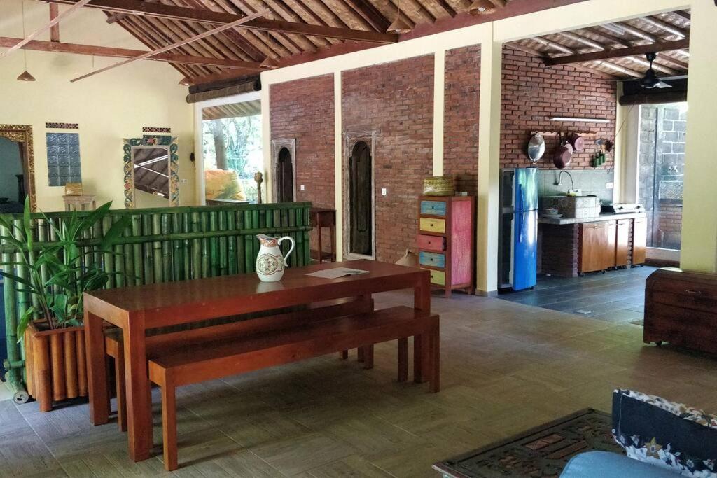 Villa King: Unique Villa With Indoor Swimming Pool アメッド エクステリア 写真